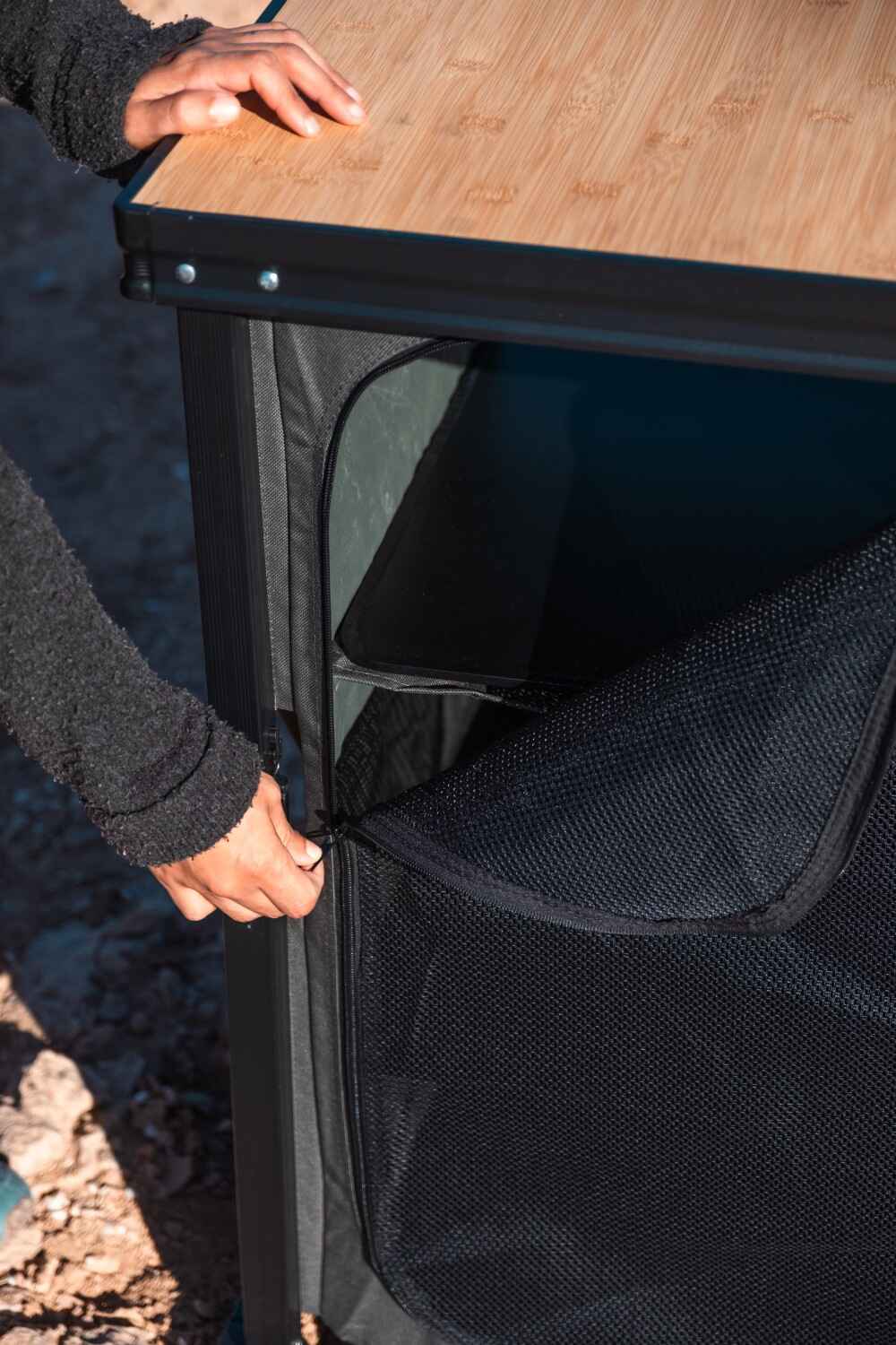 De-fiance folding table zippered enclosure