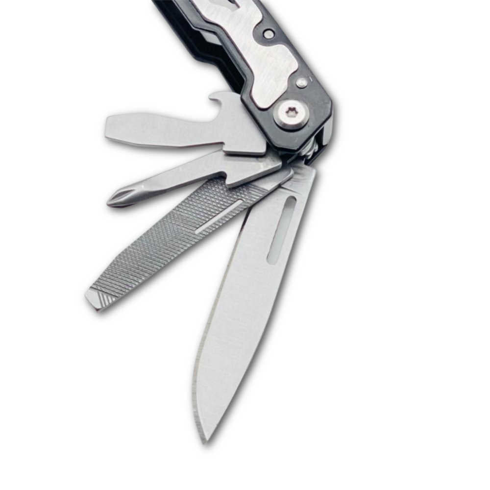 De-fiance larboard knife blade
