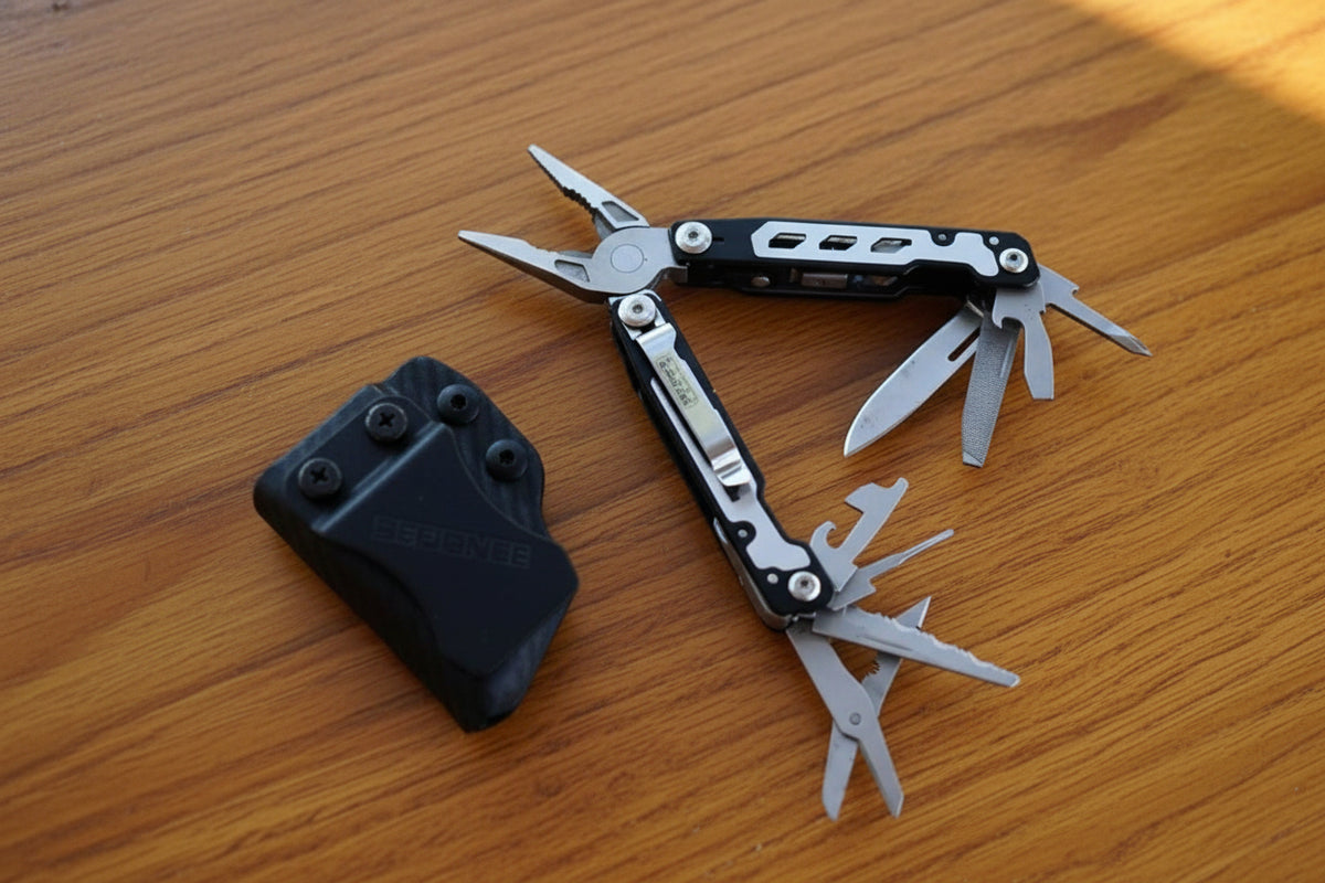 De-fiance larboard multi tool and holster